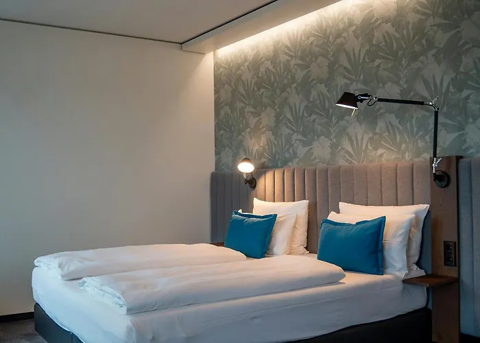 One Bonn-hauptbahnhof 3*